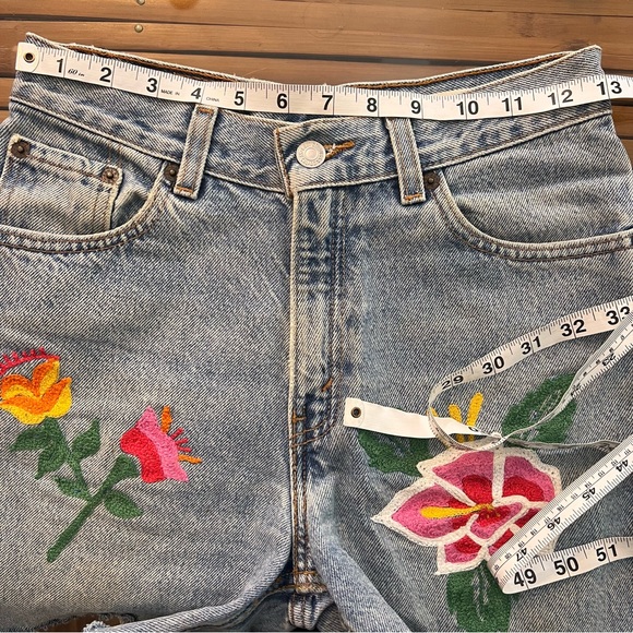 Madewell x JM Drygoods collab embroidered jean shorts - Picture 8 of 10